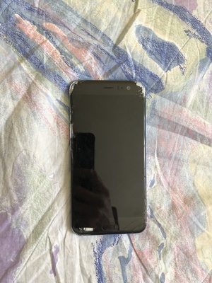 Elbląg Sprzedam uszkodzony telefon htc 2pzc100 u 3h. Telefon nie włącza się, nie doskonałości widoczne na zdjęciach.