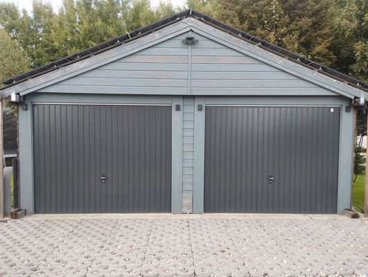 Elbląg BRAMY garażowe sprzedam. Producent Wiśniowski. Kolor antracyt. Wymiar 211x250cm. Używane rok czasu. Dwie