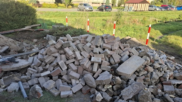 Elbląg Oddam polbruk za darmo, odbiór we własnym zakresie, to co na zdjeciu.