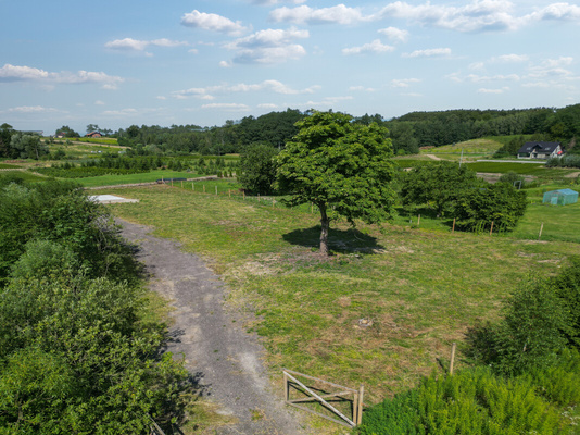 Elbląg Sprzedam działkę budowlaną 2400 m2 zabudowaną garażem z prądem. Sprzedam działkę budowlaną na terenie gminy