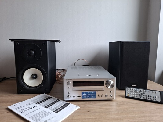 Elbląg Sprzedam mini wieżę ONKYO CR-545 sprawna b. dobry stan ładne brzmienie, nie używany pilot polecam