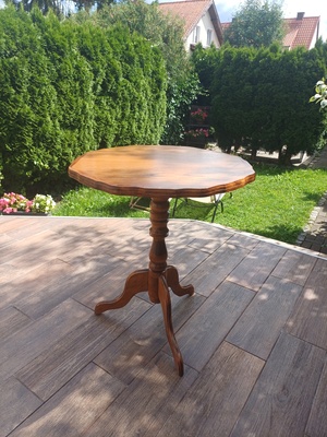 Elbląg Sprzedam stolik kawowy, używany.
Wymiary; szerokość blatu ok 61cm, wysokość ok. 73cm.
Stan jak na foto.