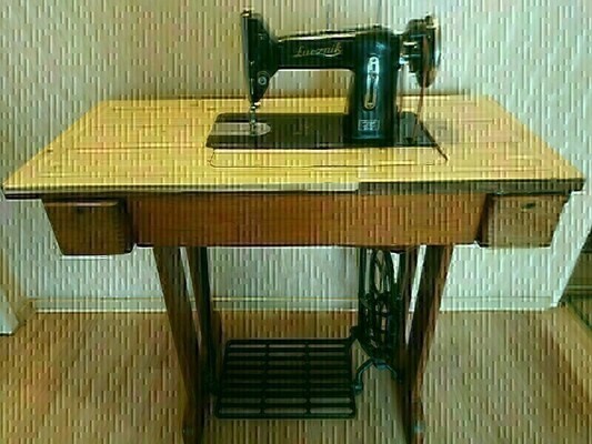 Elbląg Sprzedam maszynę do szycia ŁUCZNIK KL.82 z szafką napędzaną nożnie, produkowana w latach 1954-1959 w pełni