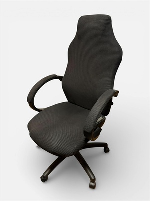 Elbląg Używany fotel obrotowy  z regulowanymi opcjami ustawienia takie jak wysokość czy pochylenie. Oryginalne obicie