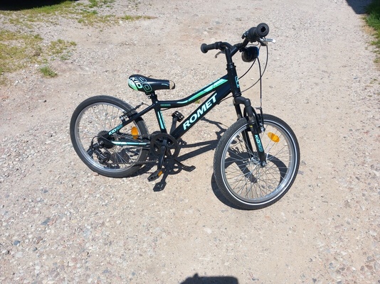 Elbląg Sprzedam rowerek Romet Rambler Kid 20.
Koło 20 cali. Mechanicznie wszystko sprawne, widoczne ślady użytkowania.