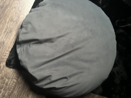 Elbląg Sprzedam pufę, okr 135 cm, miękką, stan bardzo dobry, materiał welur ciemny siwy