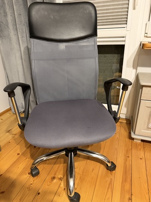 Elbląg Sprzedam fotel biurowy stan idealny.