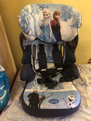 Elbląg Oddam za darmo fotelik samochodowy Frozen. Dziecko bardzo żadko z niego korzystało, w stanie dobrym.
