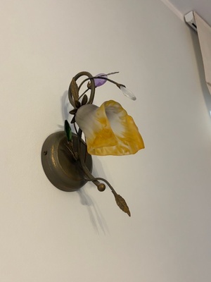 Elbląg Sprzedam dwie piękne  duże wiszące lampy w komplecie z kinkietami ściennymi w kolorze słonecznym. W komplecie