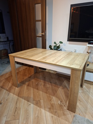 Elbląg Uzywany Stol do salonu, rozkładany 140-180 cm. widoczne na zdjęciach widoczne drobne poprawki. .. blat w stanie