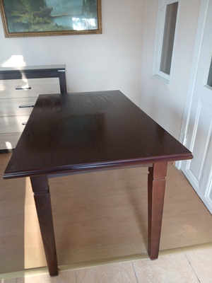 Elbląg Sprzedam  stół  rozkładany szer. 79cn, długo. 140 plus 38czm, wys. 75cm. Stan  bardzo dobry, mało używany. Cena