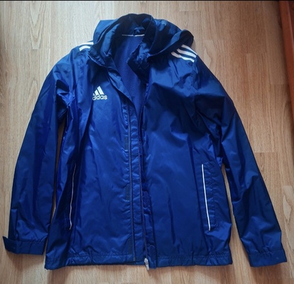 Elbląg Sprzedam kurtkę wiatrówkę 152/158 cm adidas, po moim synu. 
Stan bdb-, syn powycinał długie metki. Zwykłe ślady