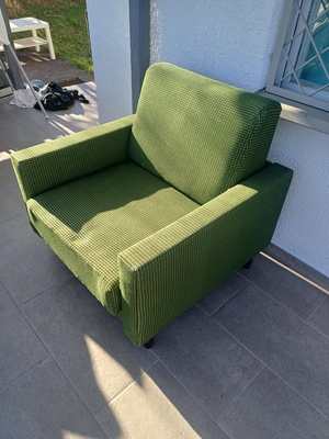 Elbląg Witam. Na sprzedaz fotel z czasów PRL. Fotel w stanie dobrym z możliwością rozłożenia do spania. Idealny na