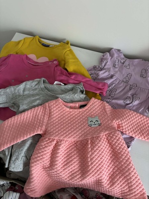 Elbląg Sprzedam ubranka dla noworodka i niemowlaka są to w większości ubranka dziewczęce od rozmiaru 50/56/62 90%