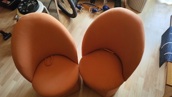 Elbląg Do sprzedania foteliki/ pufy otwierane, z pojemnikiem, w kolorze pomarańczowym. Mało używane, stan bardzo