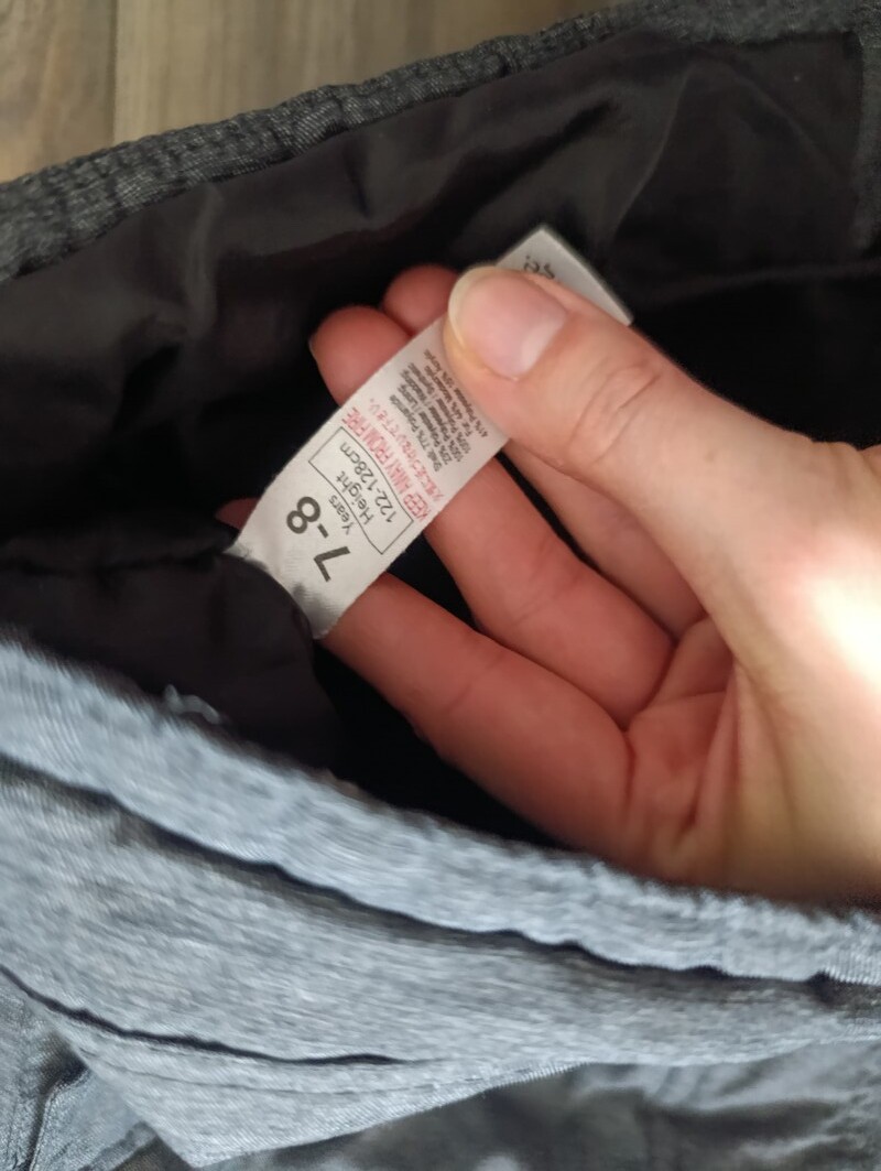 Elbląg Sprzedam dwie kurtki dla chłopca na zimę. Rozmiar 122/128.Stan dobry, do wyprania i szara ma rozdarcie małe