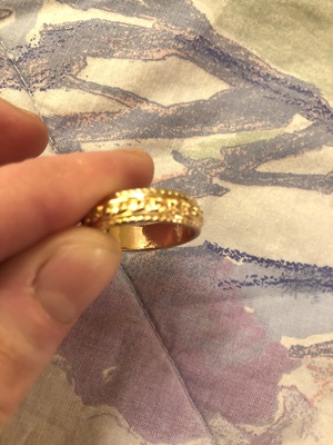 Elbląg Mam na sprzedaż obrączke. Obrączka jest metalowa w kolorze złotym, nowa nie używana. Jest bardzo ładna. Gorąco