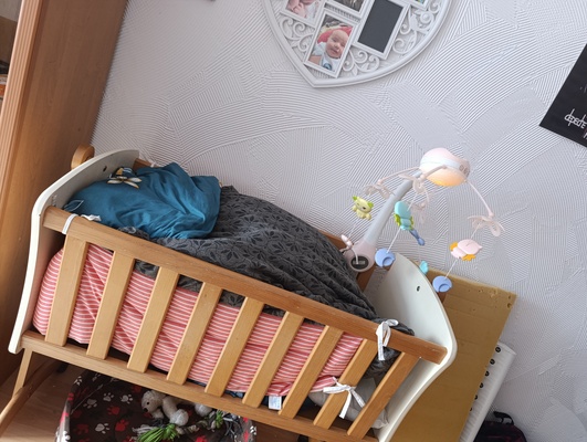 Elbląg Sprzedam kołyskę bez materaca oraz projektor razem lub osobno. .. .Kołyska 50 zł projektor 50 zł