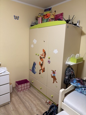 Elbląg Oddam szafę meblik „Kubuś Puchatek”. Wymiary: wysokość 190 cm, szerokość 133 cm, głębokość 57 cm.
