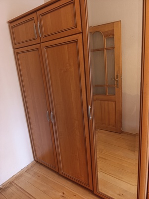 Elbląg Oddam szafę z lustrem 150 cm oraz komodę z 4 szufladami. Kolor olcha.