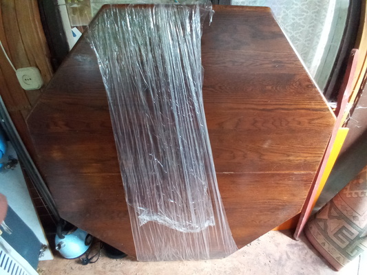 Elbląg Witam. 
Mam na sprzedaż ośmiokątny dębowy stół holenderski. Stół jest solidny i ciężki co jest też powodem