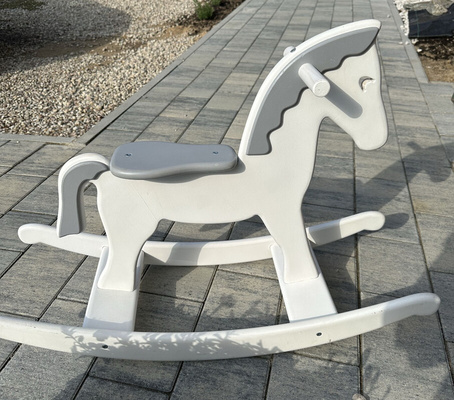 Elbląg Konik na biegunach Caramella, widoczne normalne ślady użytkowania.150zł