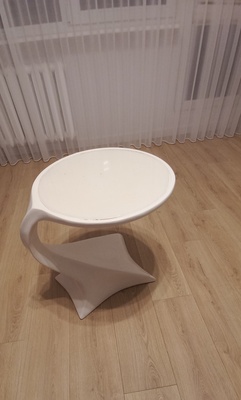 Elbląg Oddam stolik wys. 55cm, szer. 52cm.