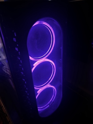 Elbląg Sprzedam&nbsp; Komputer Gamingowy wszystkie parametry na zdjęciu. w zestawie: Monitor, Klawiatura, Mikrofon.