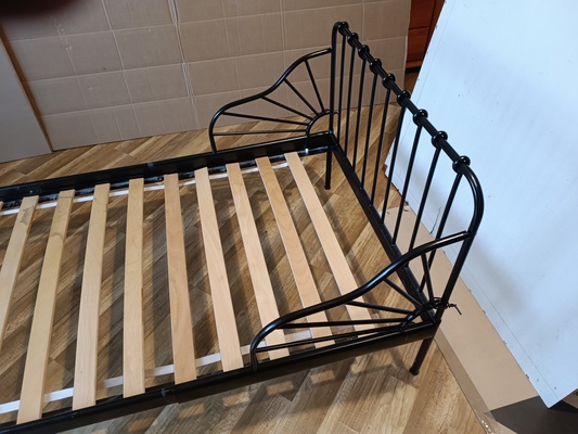 Elbląg Metalowe czarne ażurowe łóżko skręcane z możliwością regulacji ze stelażem na materac 200/80 cm brak kilku śrub