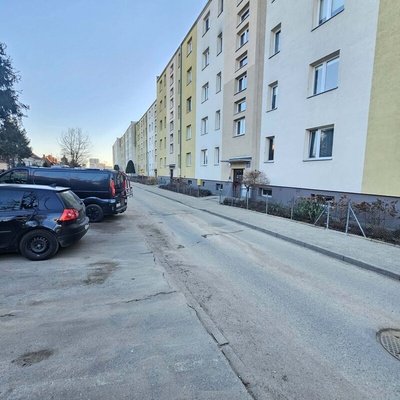 Elbląg DOM NIERUCHOMOŚCIOFERUJEMY NA SPRZEDAŻMIESZKANIE 1 POKOJOWEPow. 27 m2Bezpośrednio Przy Parku