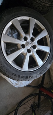 Elbląg Sprzedam Alufelgi z Toyoty Avensis z Oponami Zimowymi 4szt po dwóch sezonach stan bdb. Wszystkie takie same.