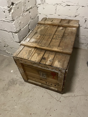 Elbląg Sprzedam skrzynię drewnianą o wymiarach:
dł.80 cm x szer.49 x wys.47.
Cena do negocjacji