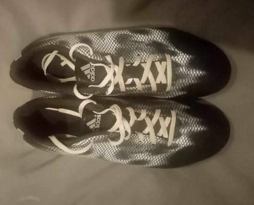 Elbląg Buty do piłki nożnej/korki (rozmiar 43,5). Buty założone 3-4 razy. Służyły jako zastępcze. Stan bardzo dobry.