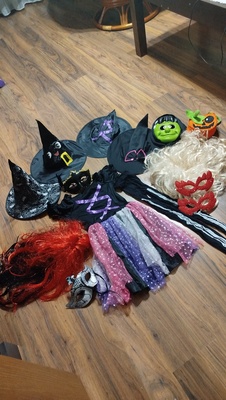 Elbląg Sprzedam używany zestaw karnawałowy: sukienka rozmiar z metki 140 cm ( 7-10 lat), cztery kapelusze, dwie