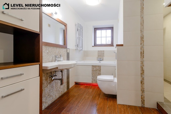 Elbląg LEVEL NIERUCHOMOŚCI  Mieszkanie trzypokojowe. Elbląska Starówka. 80m2 IIp  NIERUCHOMOŚCI NA