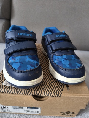 Elbląg Sprzedam buty chłopięce firmy Umbro rozmiar 31,długość wkładki wewnątrz 19 cm. Buty noszą ślady użytkowania