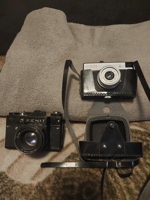 Elbląg Sprzedam dwa stare aparaty marki Zenit TTL i Smena 8M CENA DO UZGODNIENIA