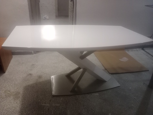 Elbląg Sprzedam biały stół lakierowany o wymiarach szer. 90 dł. 160..