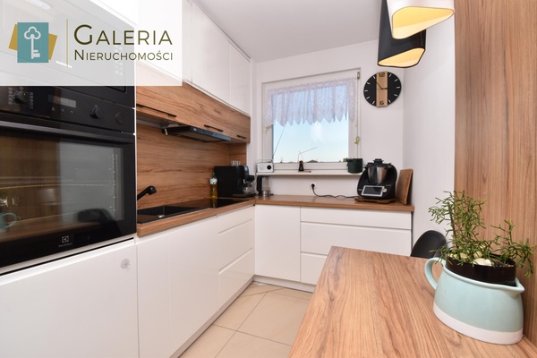 Elbląg GALERIA NIERUCHOMOŚCIZ pasji i miłości do nieruchomościNa sprzedaż:&nbsp; 3 pokoje z dużym balkonem, I piętro,