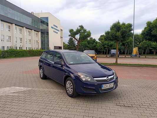 Elbląg Sprzedam lub zamienię na mniejszy  OPEL ASTRA III2010 ROK  SALON POLSKA  1.6 BENZYNAAuto