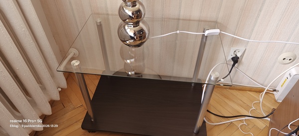 Elbląg Sprzedam stolik z blatem szklanym jak na zdjęciu, Blat 40x60 cm wysokość 45 cm. W zestawie lampa gratis.