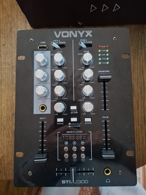 Elbląg Sprzedam mikser dla dj. Vonyx stm 2300 dwu kanałowy z możliwością podłączenia pendriva stan idealny bardzo mało