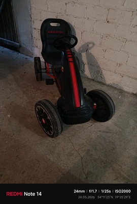 Elbląg Gokart abarth na pedały czarny                                 W gokarcie zastosowano duże koła o średnicy 30