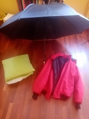 Elbląg Oddam rzeczy ze zdjęcia: Kurtka rozmiar 36-38 na szczupłą osobę. Zamek do wymiany, w lewej kieszeni dziura, ale
