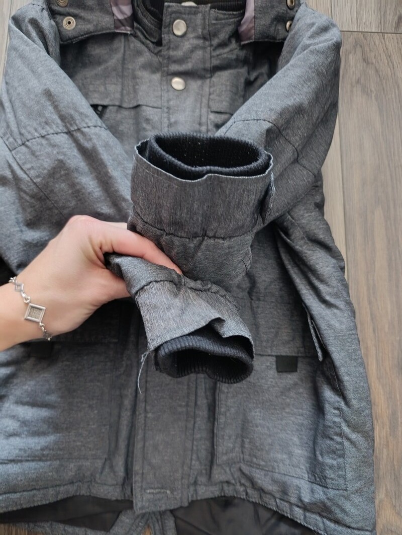 Elbląg Sprzedam dwie kurtki dla chłopca na zimę. Rozmiar 122/128.Stan dobry, do wyprania i szara ma rozdarcie małe