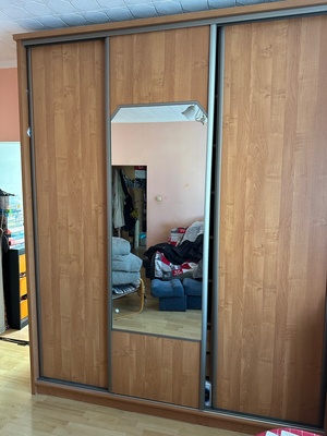 Elbląg SPRZEDAM SZAFĘ PRZESUWNĄ Z LUSTREM, WYSOKOŚĆ 2,74,SZEROKOŚĆ 2,2,GŁĘBOKOŚĆ 60CM. 
