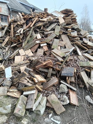 Elbląg Oddam pocięte drewno. Za zwrot kosztów cięcia 100zł. Około 5m³. Można odrzucić niepotrzebne elementy. 
Odbiór