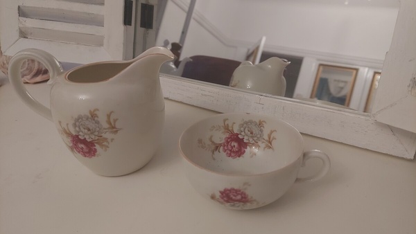 Elbląg Sygnowany porcelanowy komplet filiżanka i dzbanek w stanie idealnym.