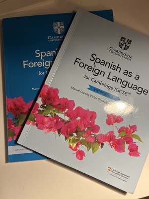 Elbląg Sprzedam książkę i podręcznik Cambridge do hiszpańskiego