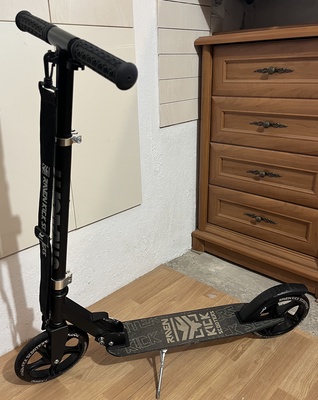 Elbląg Używana hulajnoga składana marki Raven, model Straight (aluminium) z 200 mm kołami kauczukowymi i hamulcem -